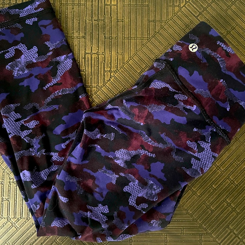 Lululemon capri leggings size 4 purple/black